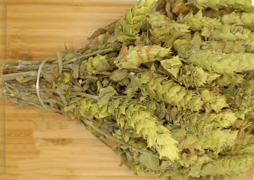 1 Tərkibində efir yağları (tujon, sineol), flavonoidlər, fenol turşuları, tanenlər, vitaminlər və antioksidant maddələr vardır.